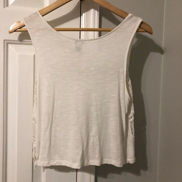 Cropped Knitted Tank Top - Picture 3 of 3